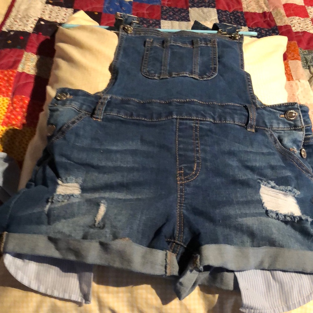 FOREVER 21, size medium, denim bib overalls. Wore 1x. Someone’s gain!